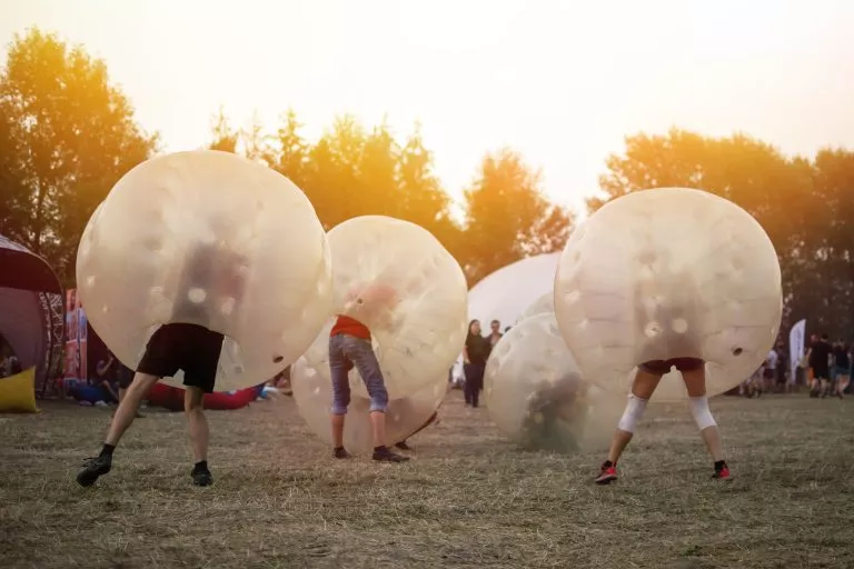 Игра в футбол с пузырьками
